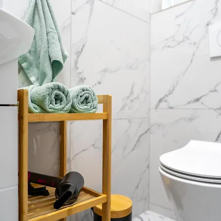 Cozy Main Square Ii With Breakfast Lägenhet *