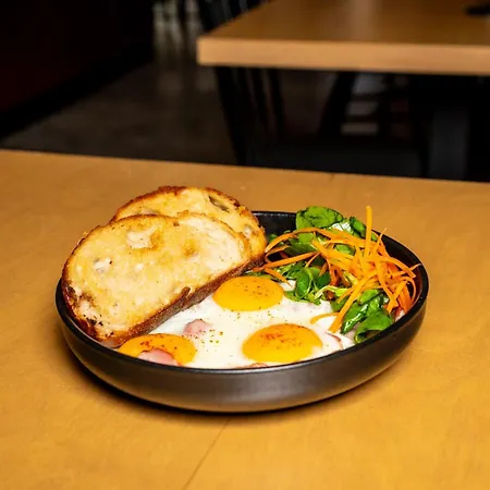 Cozy Main Square Ii With Breakfast コシツェ